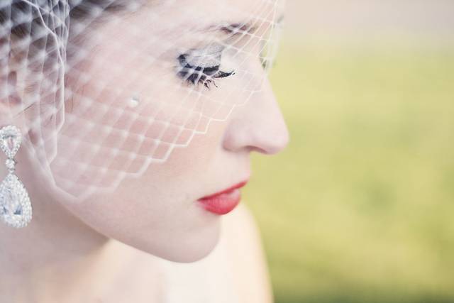 Red lips, white veil