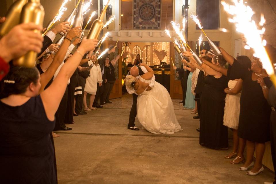 Glow Sticks or Sparklers? - Wedding reception - Forum Weddingwire.ca