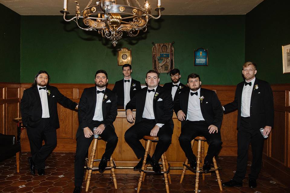 Groom's Lounge in Manor