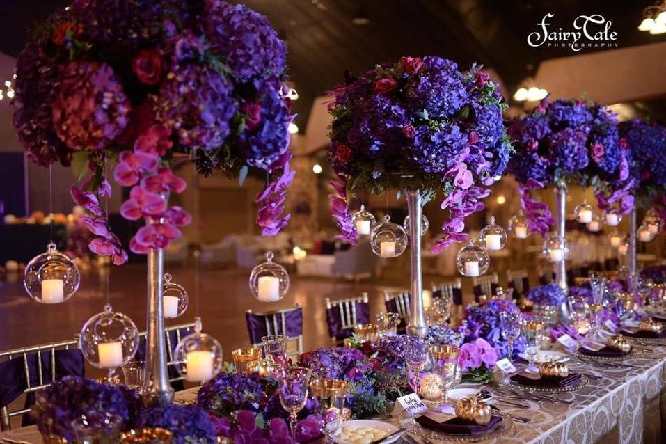Violet floral table decor