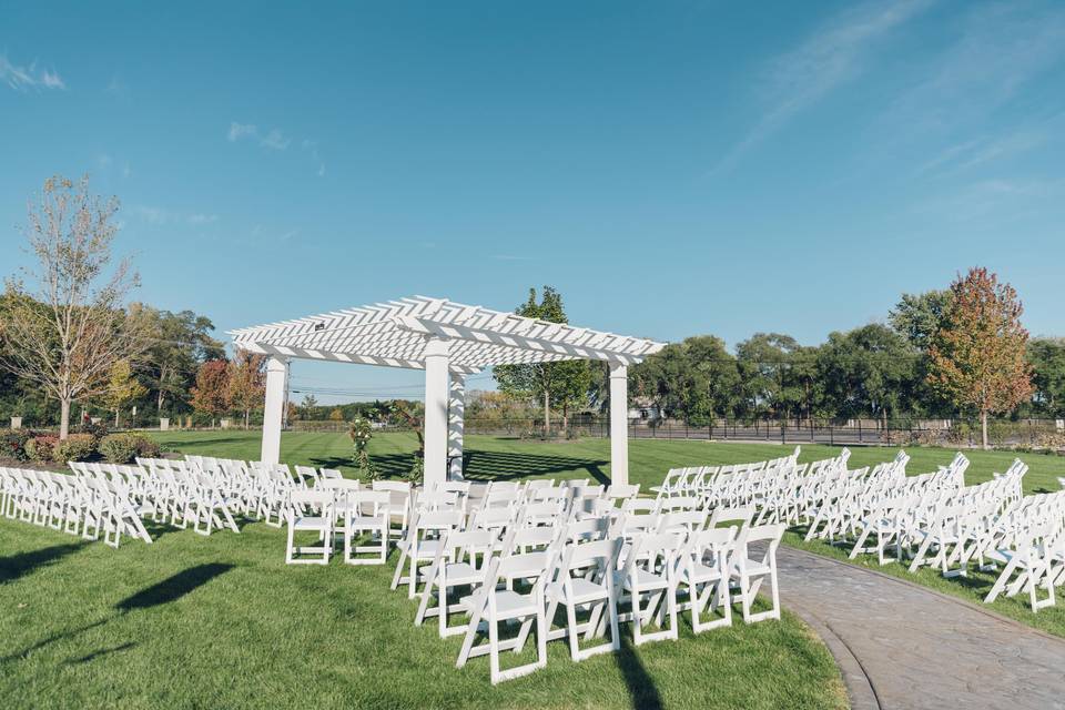 Outdoor ceremony set-up