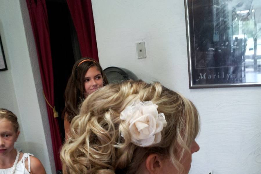 Too Blonde Salon