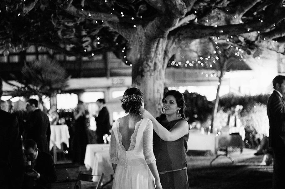 Bride and sister