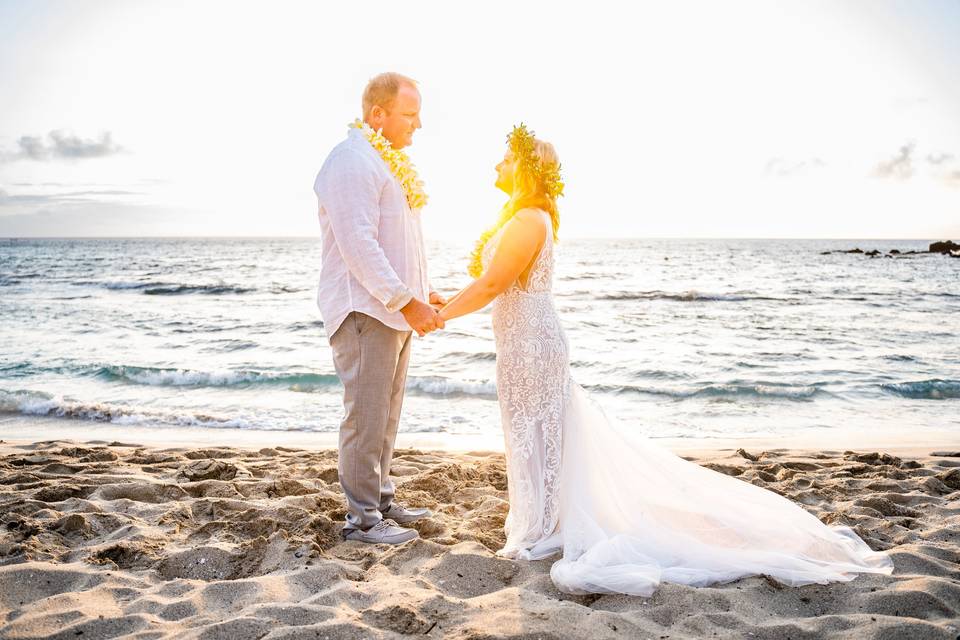 Sunset wedding on Hawaii