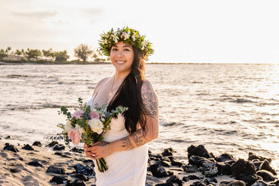 Beautiful bride in haku lei