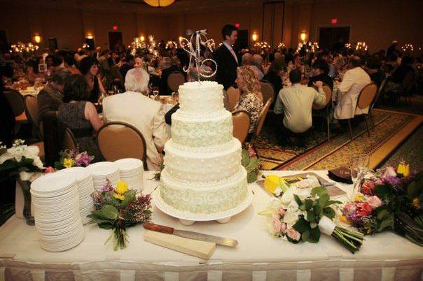 4-layered wedding cake