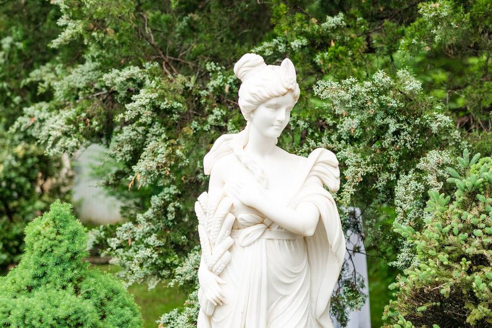 Elegant statuary