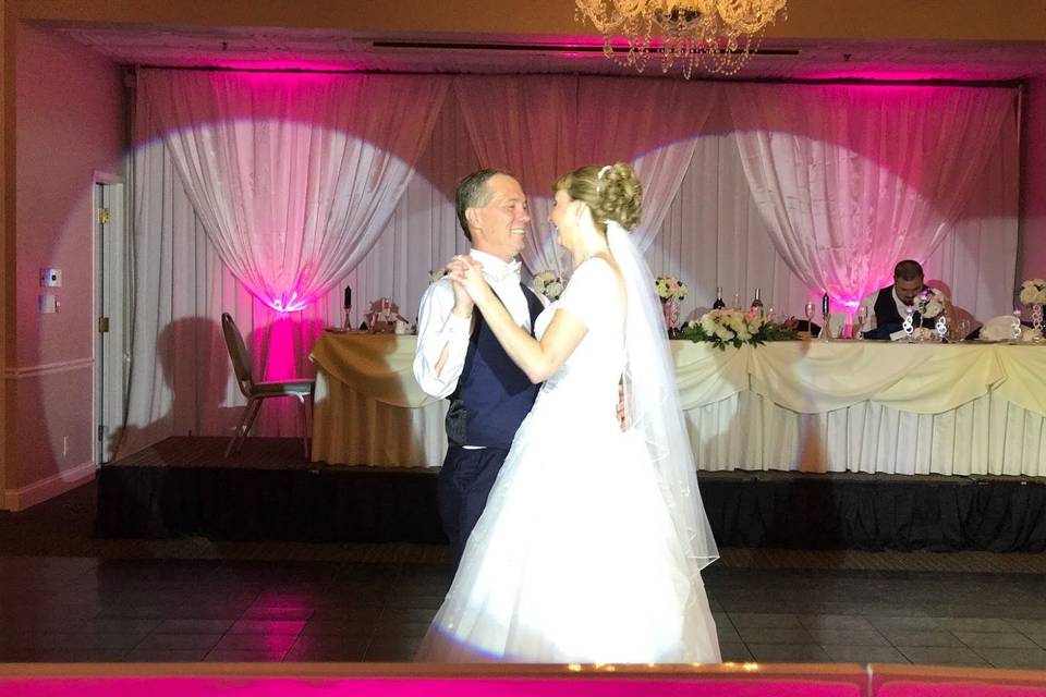 First Dance with our intelligent lighting spotted on this beautiful couple!