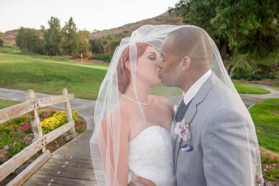 Kiss under the veil