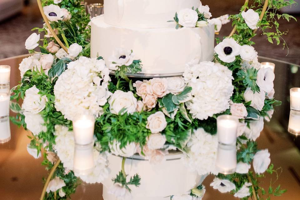 Wedding cake - Ashley Upchurch Photography