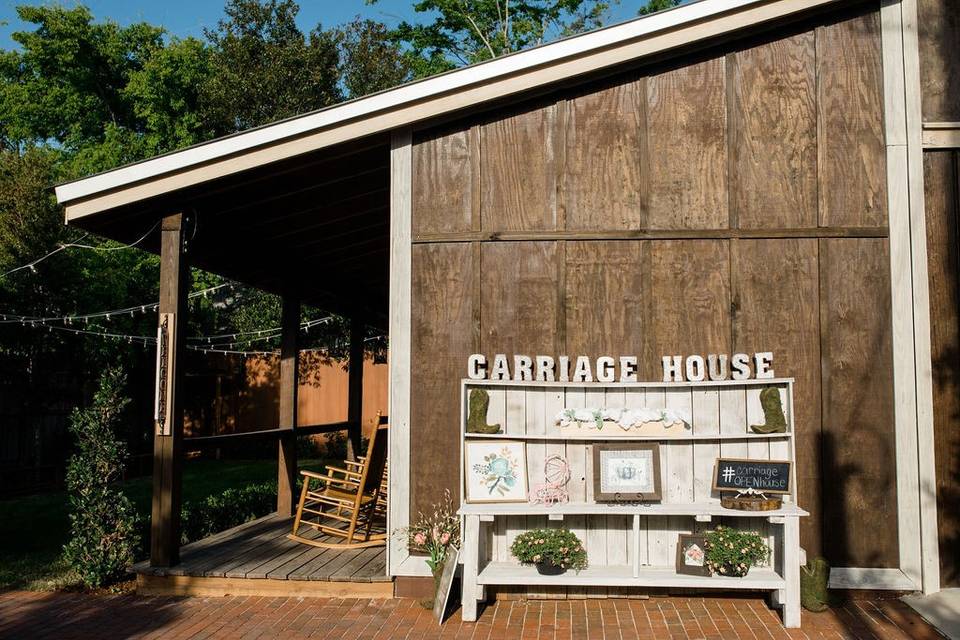 Gift table and farmhouse porch