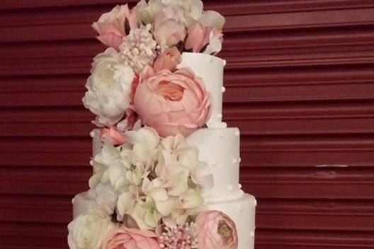 Elegant wedding cake