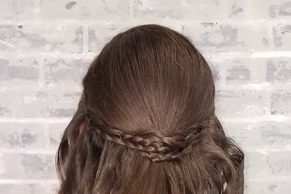 Brown braid/curly waves