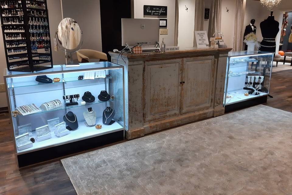Front Counter / Jewelry