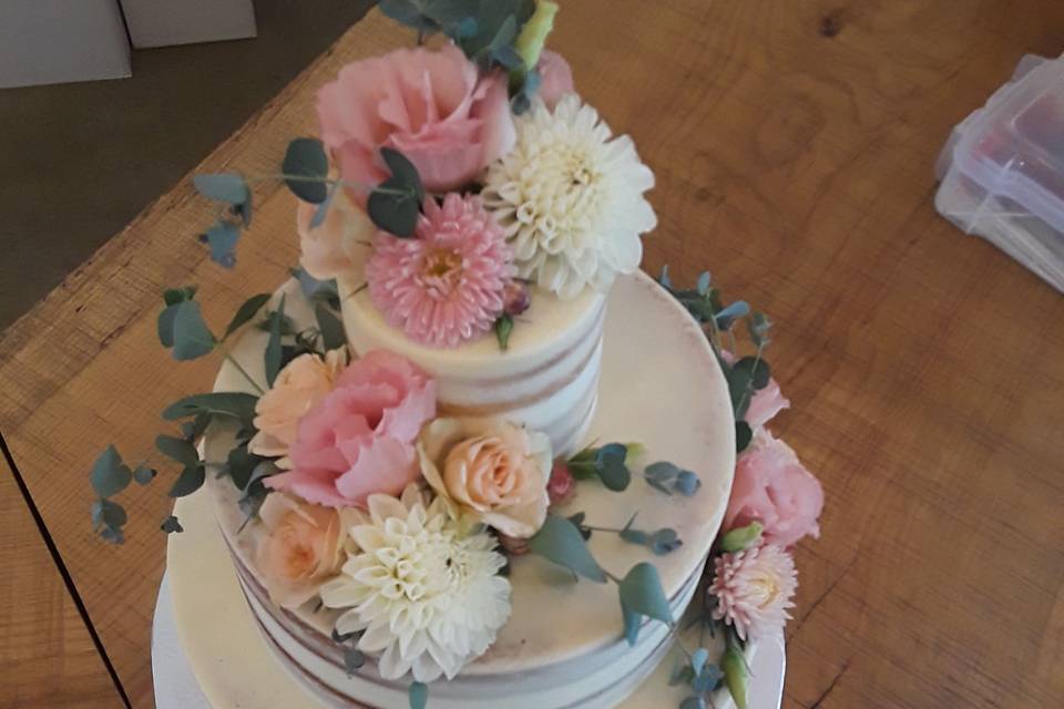 Floral wedding cake