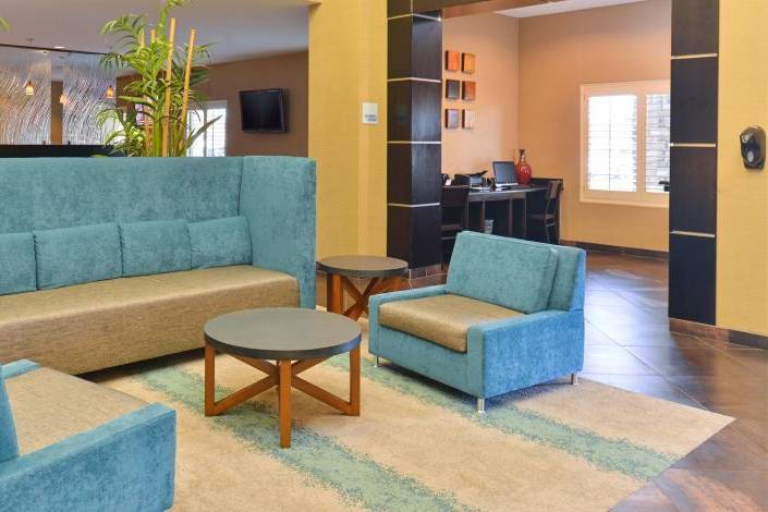 Holiday Inn Express & Suites Dallas South - Desoto