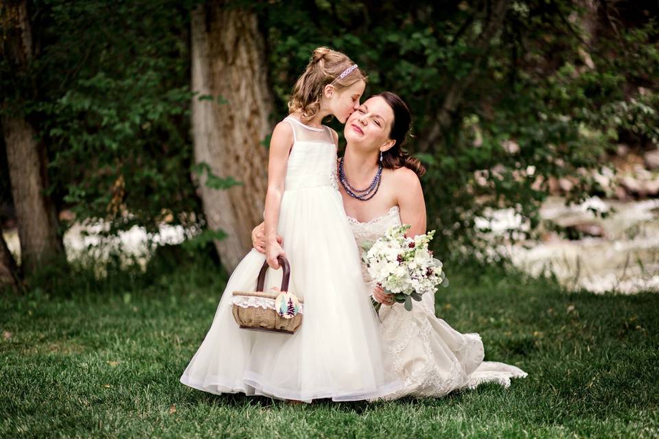 Kiss from the flower girl