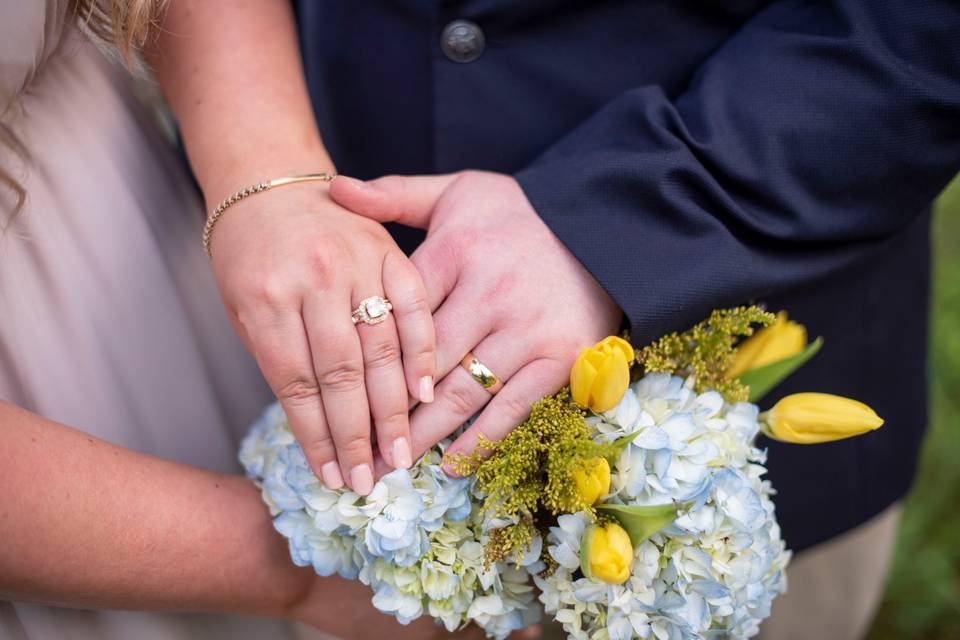 Rings and bouquet details