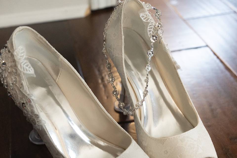 Brides shoes and necklace
