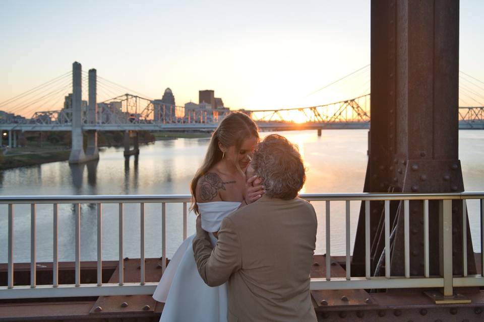 Embrace with city scape