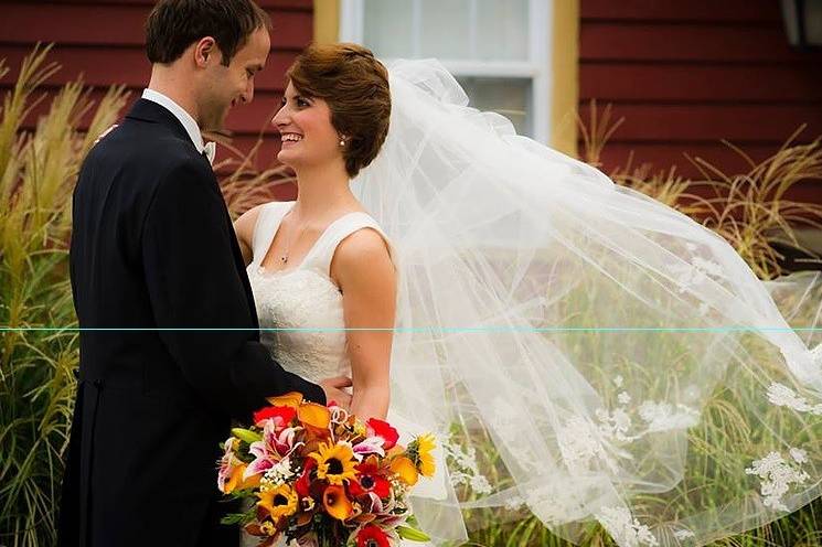 Lace details at the veil