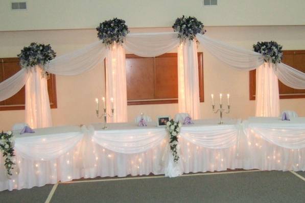 Lighted head table columns