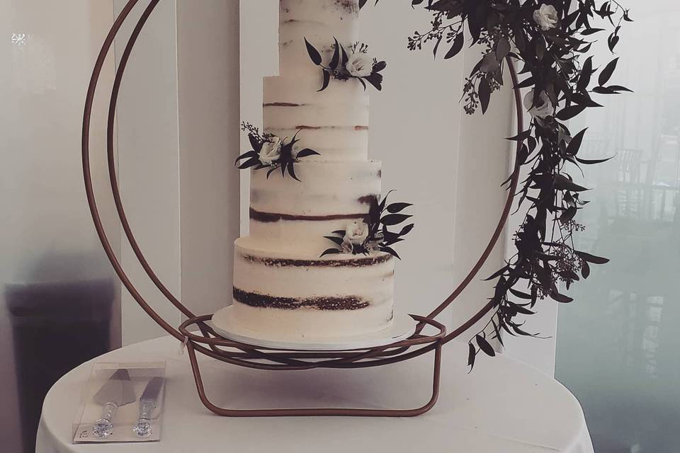 Naked cake with hoop stand