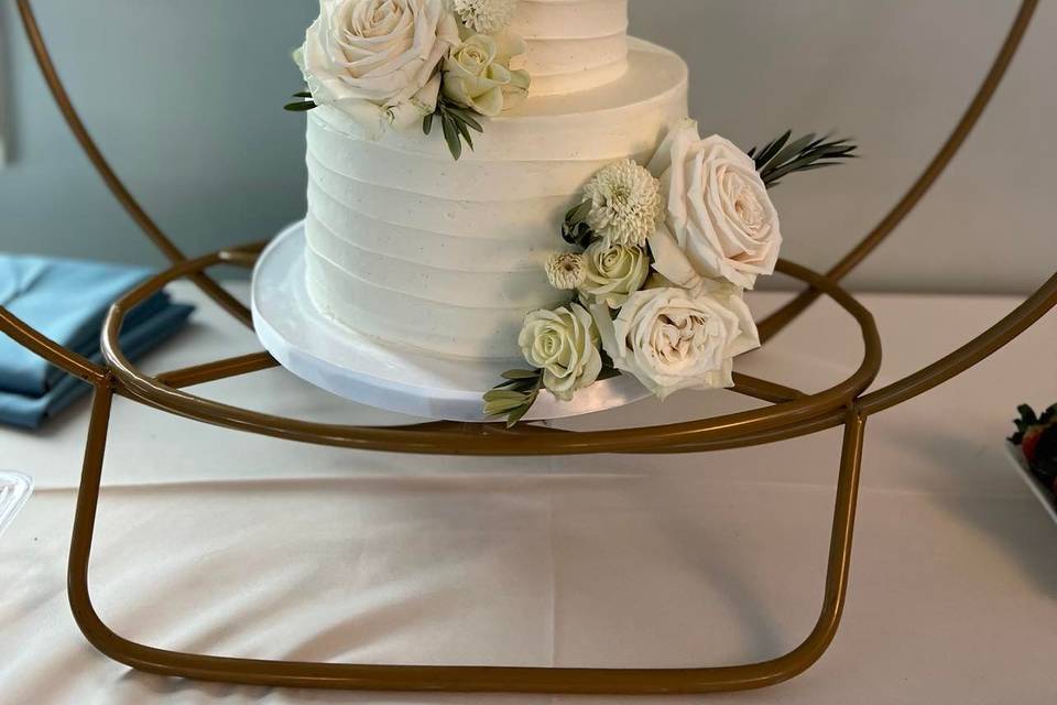 Cake with hoop stand