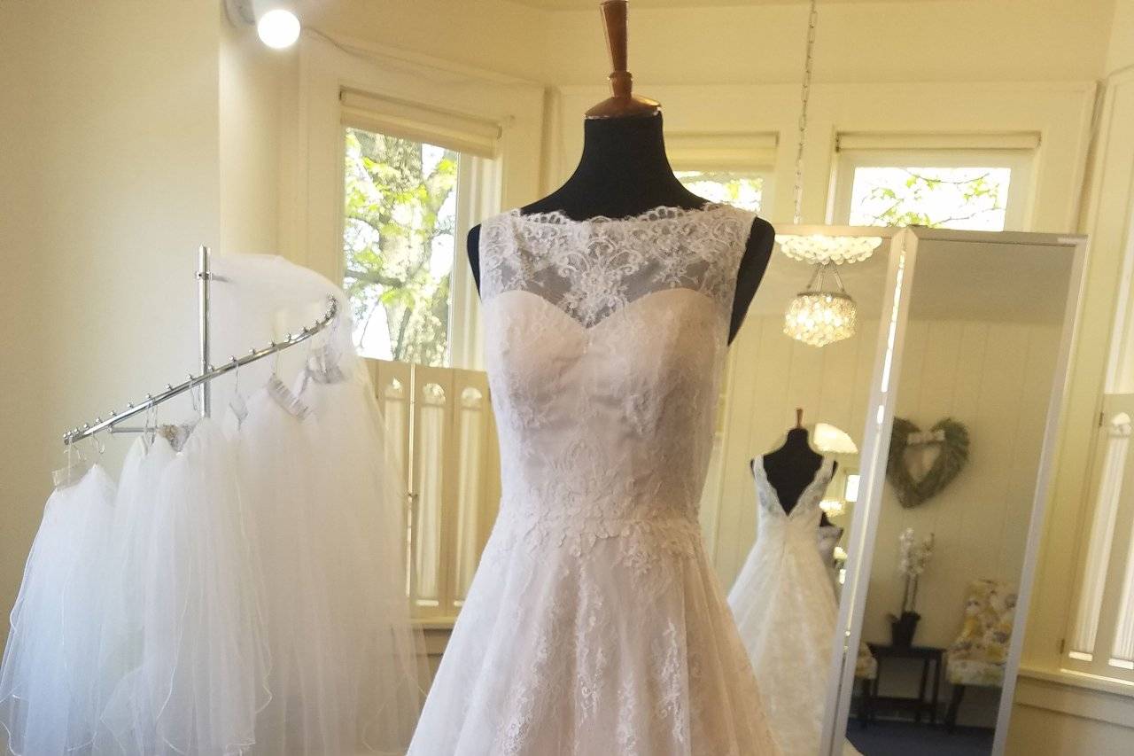 designer-bridal-discounts-dress-attire-wausau-wi-weddingwire