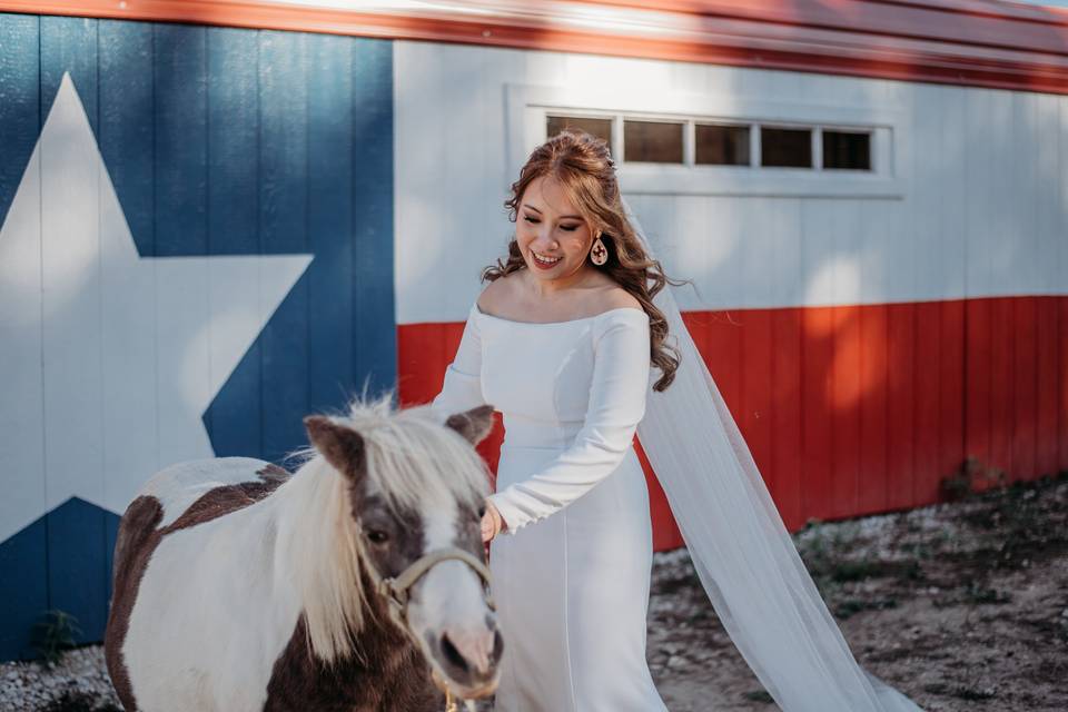 Texas Barn Couple Photo Op