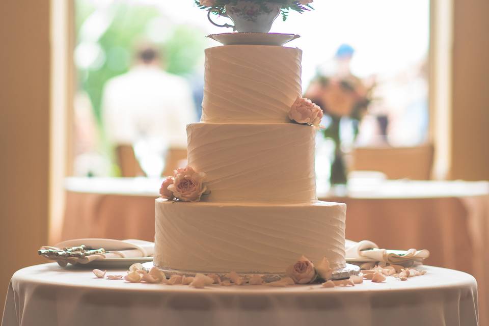 Cake Floral Top  designed by L.A. Flowers, Inc.The Morton Arboretum Wedding LisleBeautiful Photo Taken by ReinRivera Photography http://www.reinrivera.com