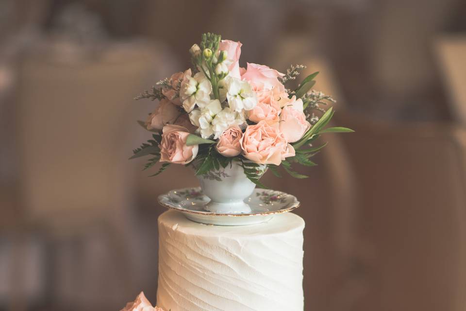 Cake Floral Top designed by L.A. Flowers, Inc.The Morton Arboretum Wedding LisleBeautiful Photo Taken by ReinRivera Photography http://www.reinrivera.com