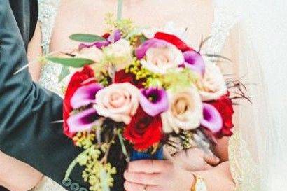 Bridal bouquet designed by L.A. Flowers, Inc. Whitetail Ridge Golf Club Wedding in Yorkville, IllinoisBeautiful Photo Taken by Julie Morrhttp://www.juliemorr.com