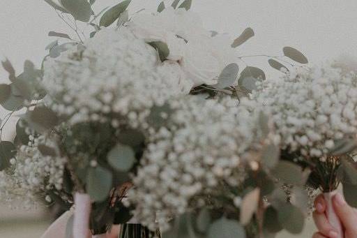 Bridal bouquet and bridesmaids’ bouquets designed by L.A. Flowers, Inc.Photo taken by Alexander Richie Photography.