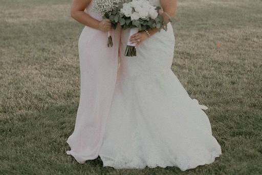 Bridal bouquet and bridesmaid’s bouquet designed by L.A. Flowers, Inc.Photo taken by Alexander Richie Photography.