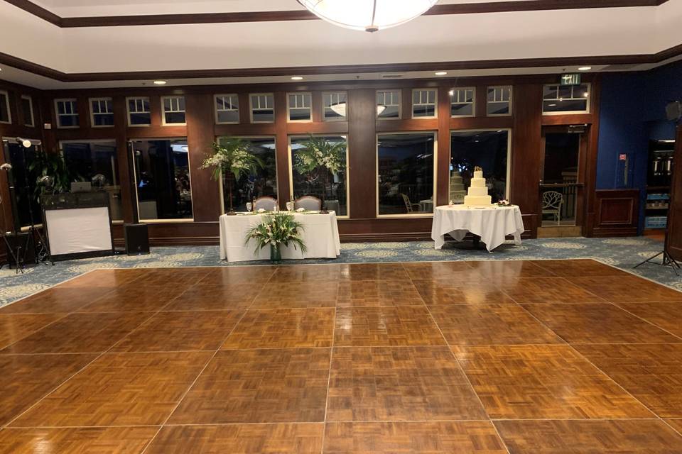 Sweetheart Table & Dance Floor