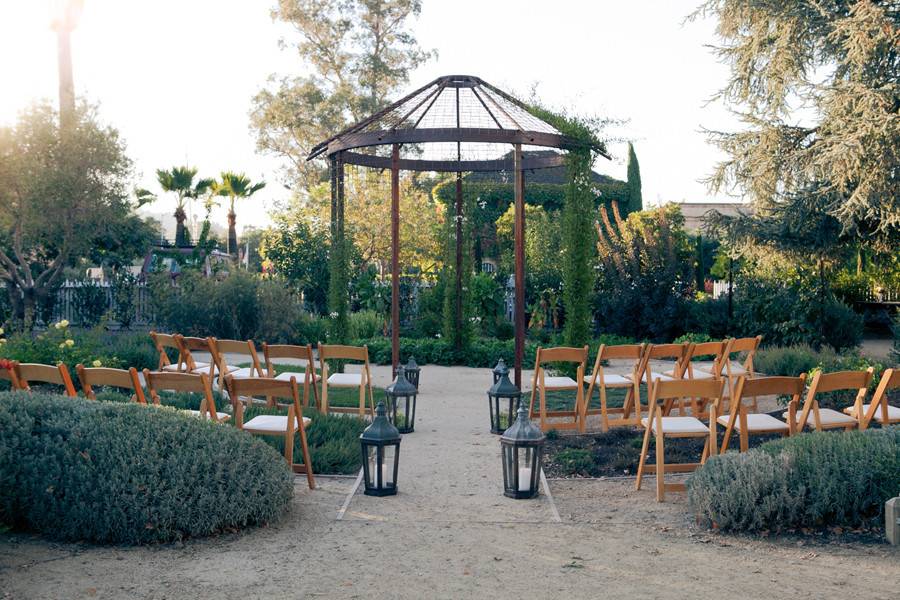 Enchanting garden and pergola