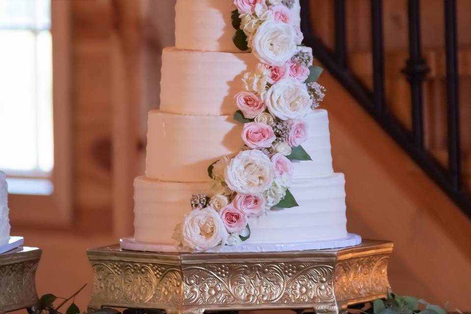 Elegant wedding cake