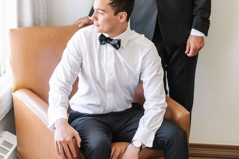 Groom getting ready with dad