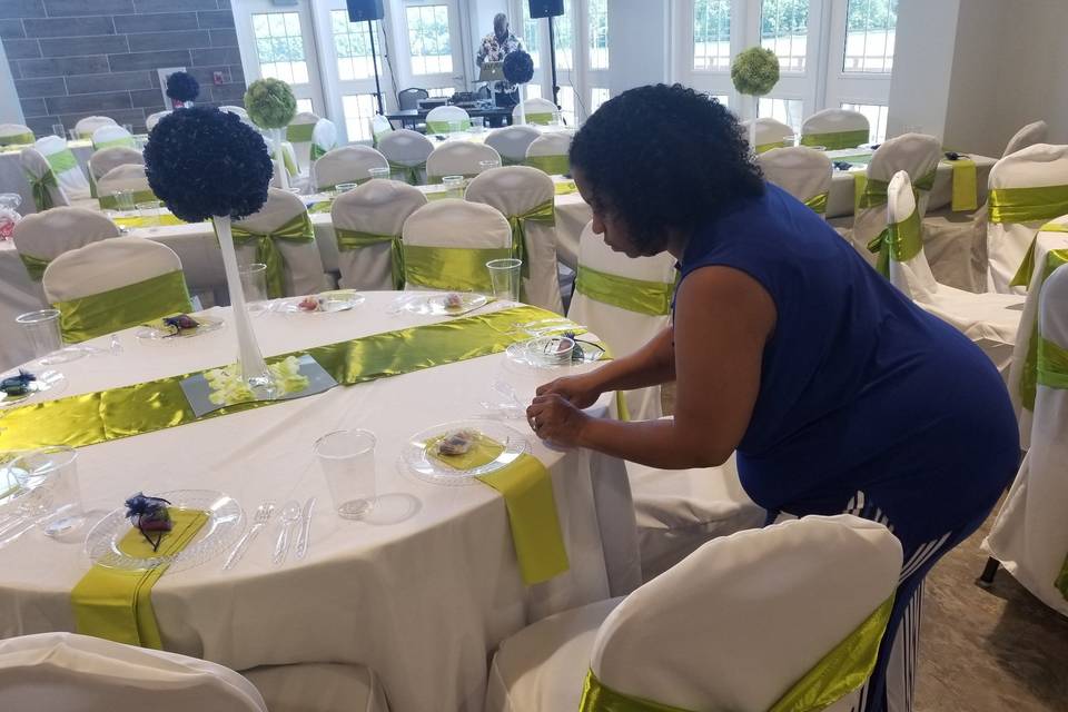 Coordinator setting up table