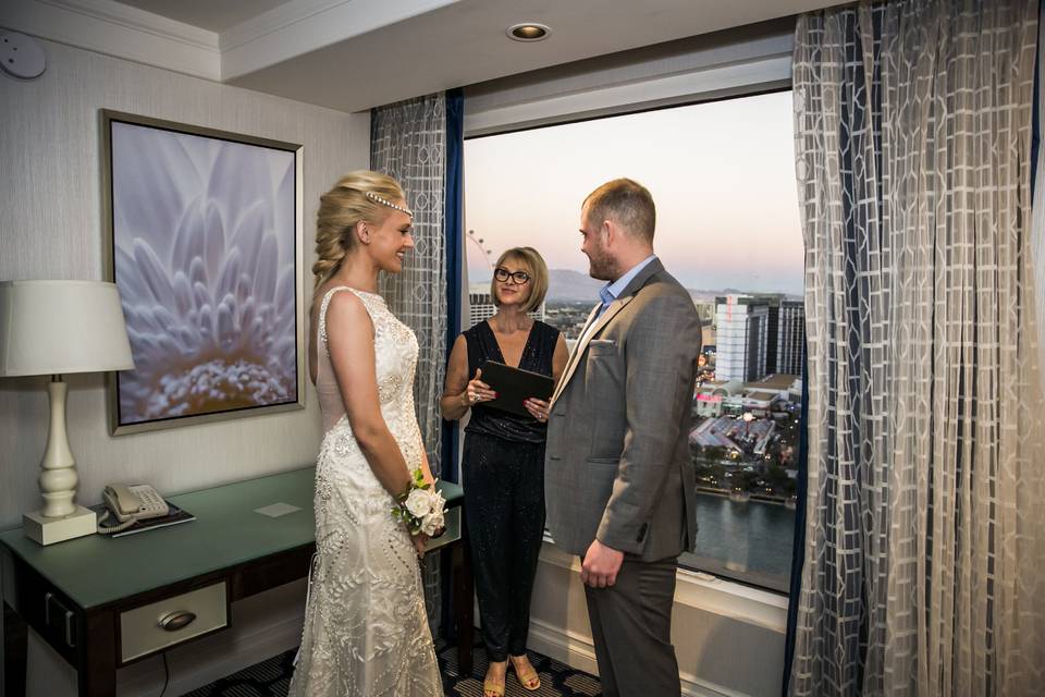 Aussie couples weds in Vegas