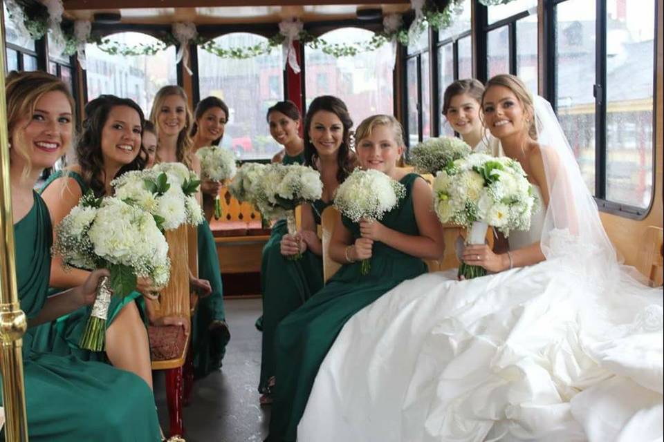 Group photo with the bridesmaids