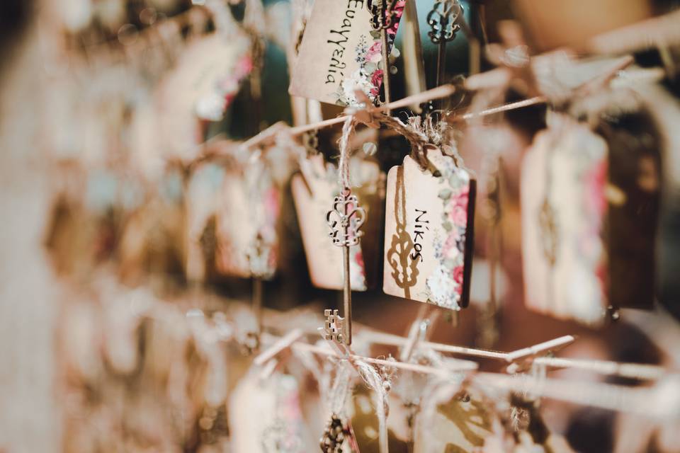 Antique brass skeleton keys tied with ivory ribbon and cards with guests names and table numbers