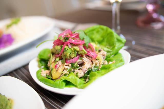 Garnished lettuce wraps