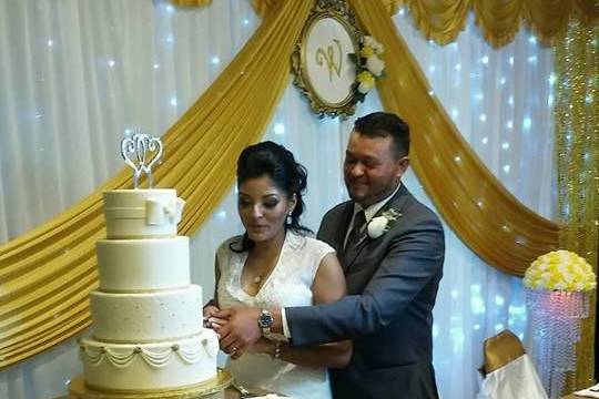 Cake cutting