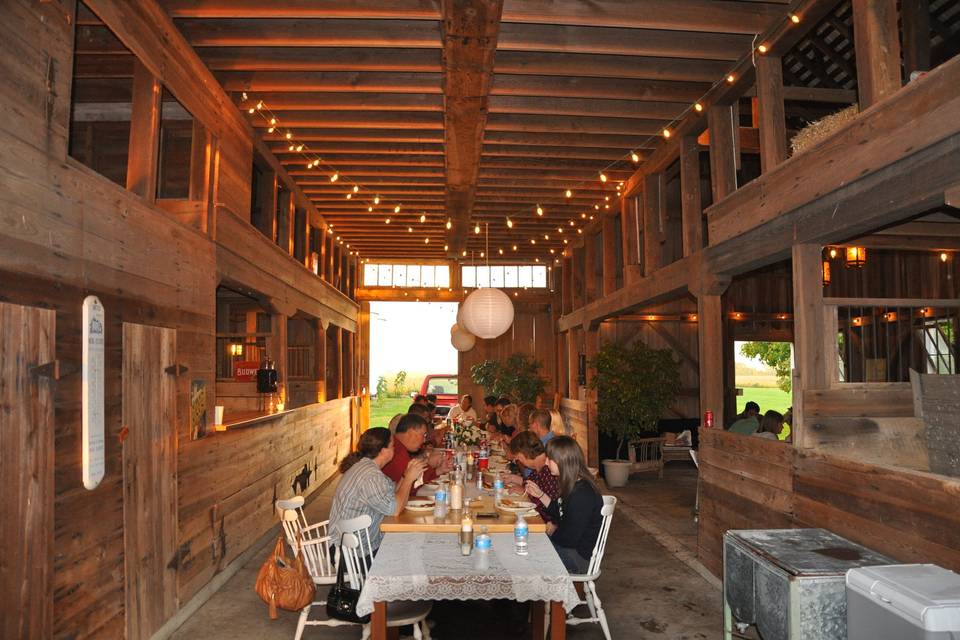 Rehearsal Dinners at the 1912 Barn make it a one location weekend for family and out of town guests to enjoy all weekend.  No waiting around in hotel rooms for the party to start.