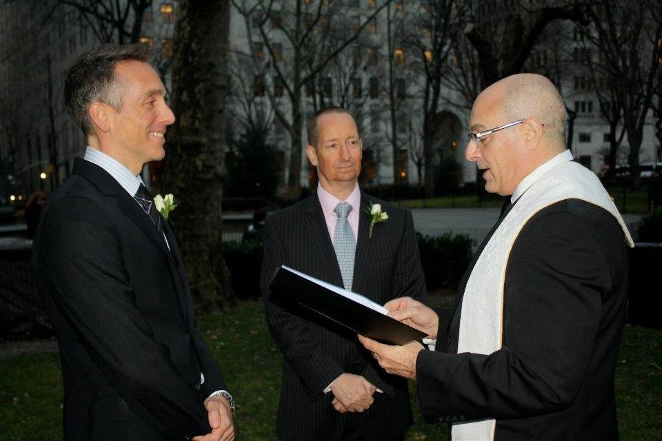 Couple with the officiant