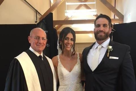 Couple with the officiant