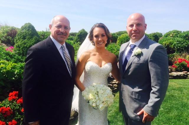 Couple with the officiant