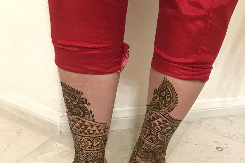 Wedding henna on feet